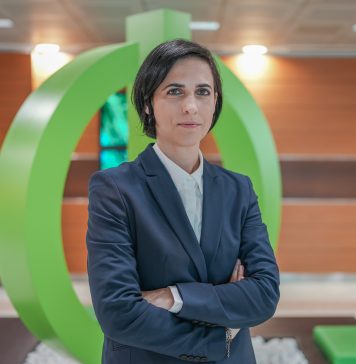 Schneider Electric: l’Innovazione Data Center from grid to chip from chip to chiller Silvia Olchini, VP Secure Power di Schneider Electric Italia