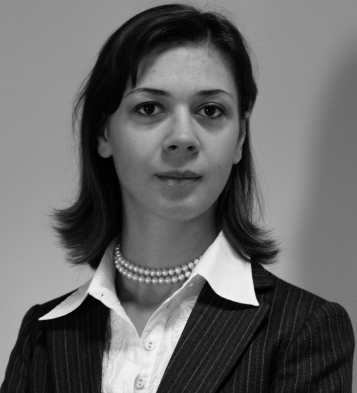 Cristina Iacob, Experian