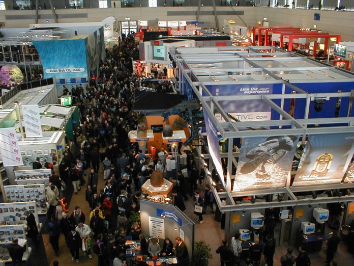 CeBIT_2000_exhibition_hall