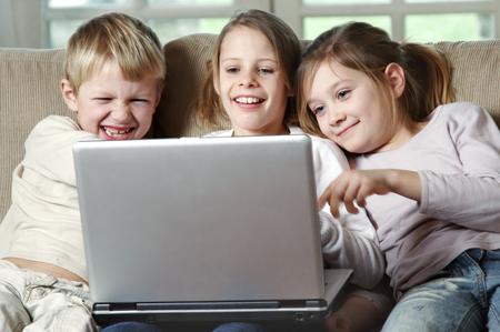 come-proteggere-i-bambini-dai-pericoli-di-internet_44a79e1a0e323d4657be4785b8a4f567 digital-first