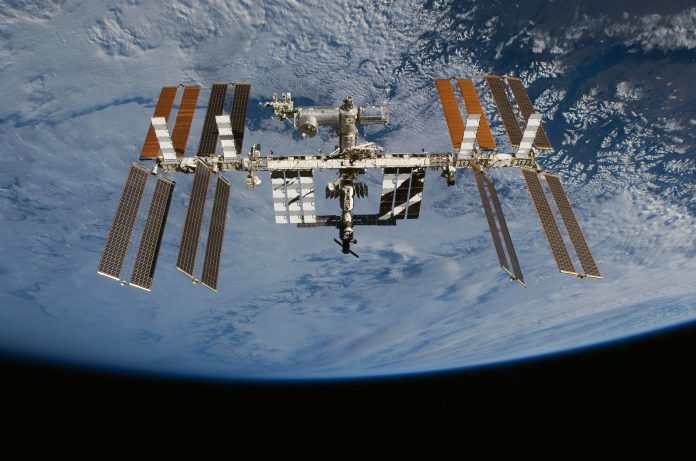 Terra-Stazione-Spaziale-Internazionale1