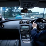 44.JLR_urbanwindscreen_followmeghostcar-and-transparent-pillars