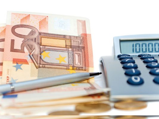 Gli italiani amano consumare ma sono attenti al budget