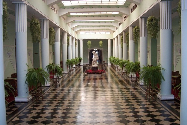 hall-1226283-639x425
