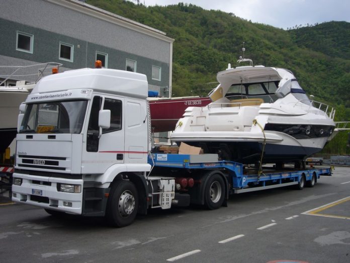 Camion_per_trasporto_Barche