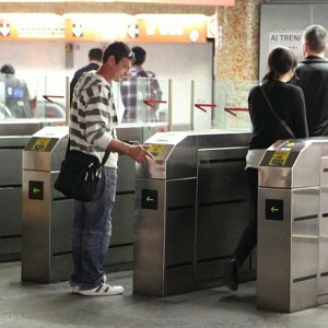 MASSIMO BARSOUM AGENZIA TOIATI PORTOGHESI AI TORNELLI DELLA METRO