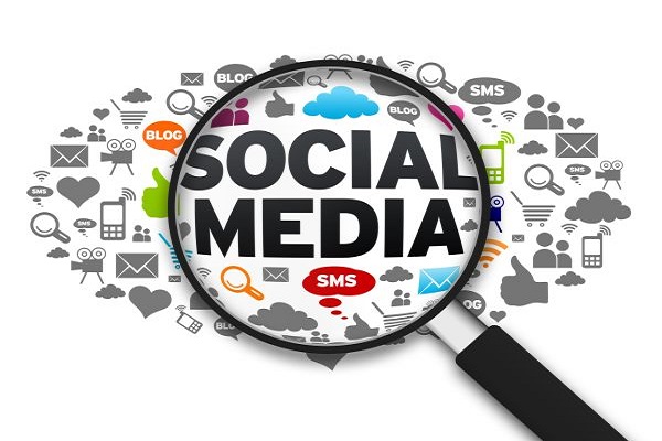 Social Media Social family: la fotografia di Facebook e Doxa