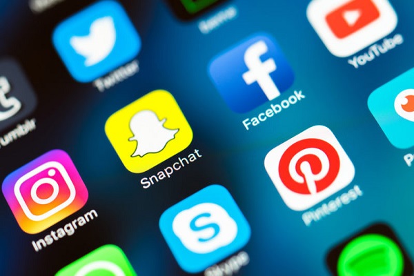 social-media Come ci condizionano i social media?