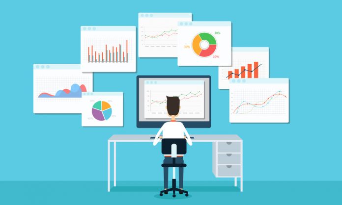 business people analytics business graph and seo on web Analytics e capacità di adattamento: i top trend 2021