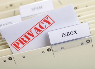 Lavoro: vietato il controllo massivo e la conservazione illimitata delle email