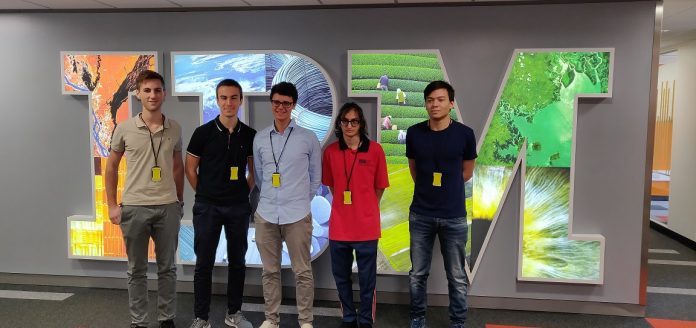 AICA_IBM_Ragazzi laboratorio IBM di Hursley