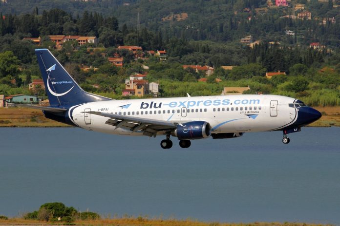 Boeing_737-31S,_Blu-Express_(Blue_Panorama_Airlines)_AN2208205 Blue