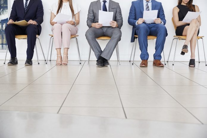 Five candidates waiting for job interviews, front view, crop Arriva Job Match, la piattaforma intelligente per la ricerca del lavoro