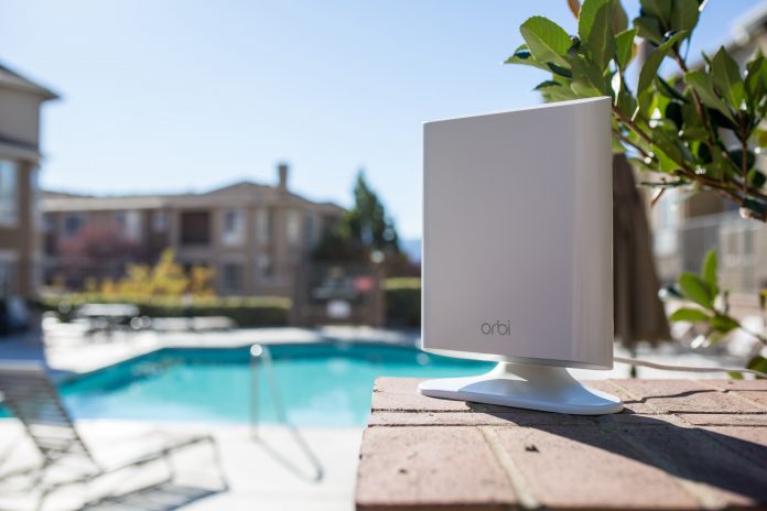 Orbi Outdoor: il ripetitore Netgear per estendere il wifi all'aperto