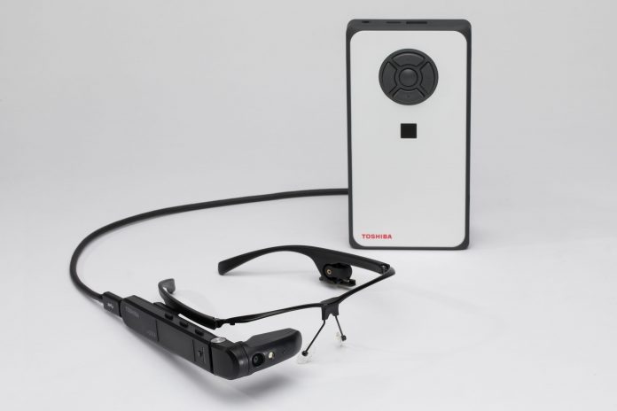 dynabook_dynaEdge with smart glasses