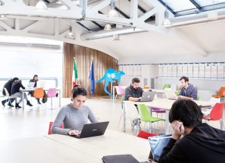 Lavoro ibrido Lavoro ibrido: come vincere la guerra dei talentie consumerizzazione dell'IT