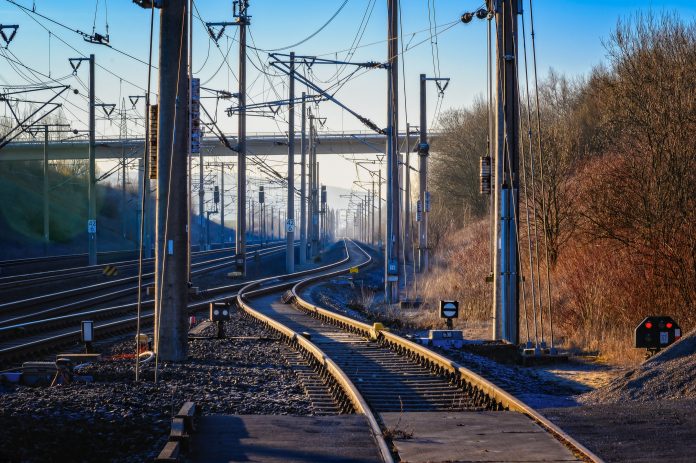 Immagine rete ferroviaria RFI adotta HxGN OnCall per monitorare la rete ferroviaria