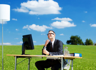 Autonomia e flessibilità. Quando il lavoro si fa davvero “smart” Smart working: ostacolo o opportunità?