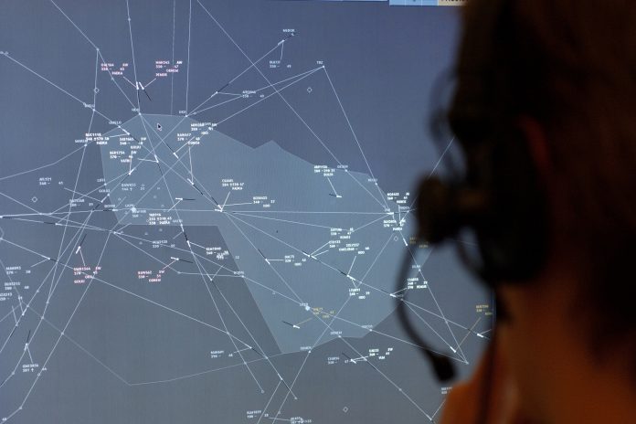 Pantalla de controlador Sistema di controllo aereo in cloud grazie a Indra e Microsoft
