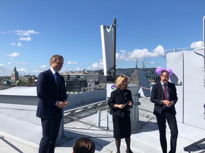 fredrik-jejdling-executive-vp-and-head-of-networks-ericsson-allison-kirky-ceo-telia-company-anders-ygeman-swedens-minister-of-energy Telia lancia il 5G commerciale a Stoccolma con Ericsson
