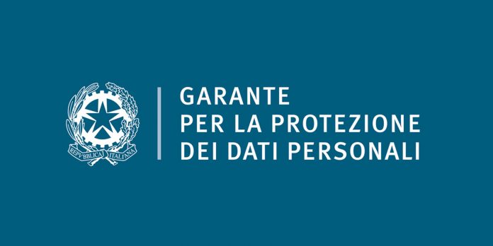 Il datore di lavoro può rilevare la temperatura corporea di dipendenti, fornitori, clienti all’ingresso della propria sede? E può rendere nota l’identità di un lavoratore contagiato ai colleghi? La scuola può comunicare alle famiglie degli alunni l’identità dei parenti di studenti risultati positivi al Covid-19? Gli enti locali possono pubblicare i dati dei destinatari dei benefici economici? Le aziende sanitarie, le prefetture, i comuni possono diffondere, attraverso siti web o altri canali, i nominativi dei casi accertati di Covid-19 o dei soggetti sottoposti alla misura dell’isolamento? Sono queste solo alcune delle domande cui rispondono le Faq messe a punto dal Garante per la protezione dei dati personali sulle problematiche connesse all’emergenza Coronavirus in vari ambiti: sanità, lavoro, scuola, ricerca, enti locali. I documenti sono stati predisposti per chiarire dubbi e fornire indicazioni per un corretto trattamento dei dati personali da parte di pubbliche amministrazioni e imprese private. Le Faq, disponibili da oggi sul sito dell’Autorità www.garanteprivacy.it, contengono indicazioni di carattere generale ispirate alle risposte fornite e a reclami, segnalazioni, quesiti ricevuti dall’Ufficio in questo periodo. Il Garante ha chiarito, in particolare, il ruolo che anche nell’attuale emergenza sanitaria deve essere svolto dal medico competente nel contesto lavorativo pubblico e privato, e ha inoltre specificato che il datore di lavoro non deve comunicare i nominativi dei contagiati al rappresentate dei lavoratori per la sicurezza. Per quanto riguarda la scuola, l’istituto è tenuto a fornire alle istituzioni competenti le informazioni necessarie, affinché possano ricostruire la filiera delle persone entrate in contatto con una persona contagiata, ma spetta alle autorità sanitarie competenti informare i contatti del contagiato, al fine di attivare le misure di profilassi. Riguardo alle strutture sanitarie, queste possono individuare le modalità che ritengono più opportune ed efficaci per fornire informazioni, sullo stato di salute, ai familiari dei pazienti Covid-19 che non sono in grado di comunicare autonomamente. La struttura di ricovero può, quindi, ad esempio, dedicare un numero verde per fornire tali informazioni, purché preveda adeguate misure per identificare le persone effettivamente legittimate a conoscere le informazioni sullo stato di salute del familiare ricoverato. L’Autorità, poi, ha ribadito che aziende sanitarie, prefetture, comuni e qualsiasi altro soggetto pubblico o privato non possono diffondere, attraverso siti web o altri canali, i nominativi delle persone contagiate dal Covid-19 o di chi è stato posto in isolamento, anche qualora la finalità sia quella di contenere la diffusione dell’epidemia. Il Garante ha, infine, fornito specifici chiarimenti in ordine alle semplificazioni introdotte dalla normativa emergenziale per il trattamento di dati personali nell’ambito delle sperimentazioni cliniche dei farmaci per l’emergenza epidemiologica da Covid-19 e delle ricerche mediche svolte dagli Istituti di ricovero e cura a carattere scientifico (Ircss) finanziate dal Ministero della salute.