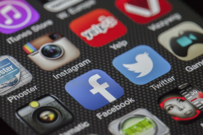 La presenza sui social network Non solo esperienze personali: contenuti social e valori azionari