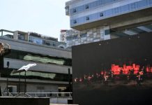 Orchestra di Joana Carneiro diretta senza contatto visivo orchestra di Joana Carneiro