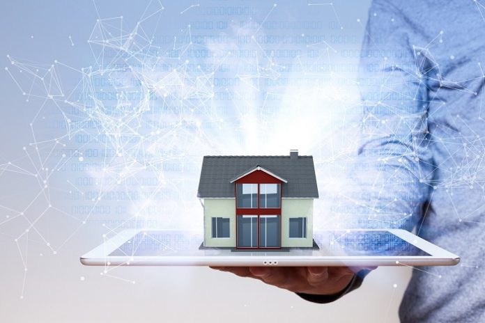 Human Hand Tablet Networked Home Mercato immobiliare, nasce un nuovo approccio data driven