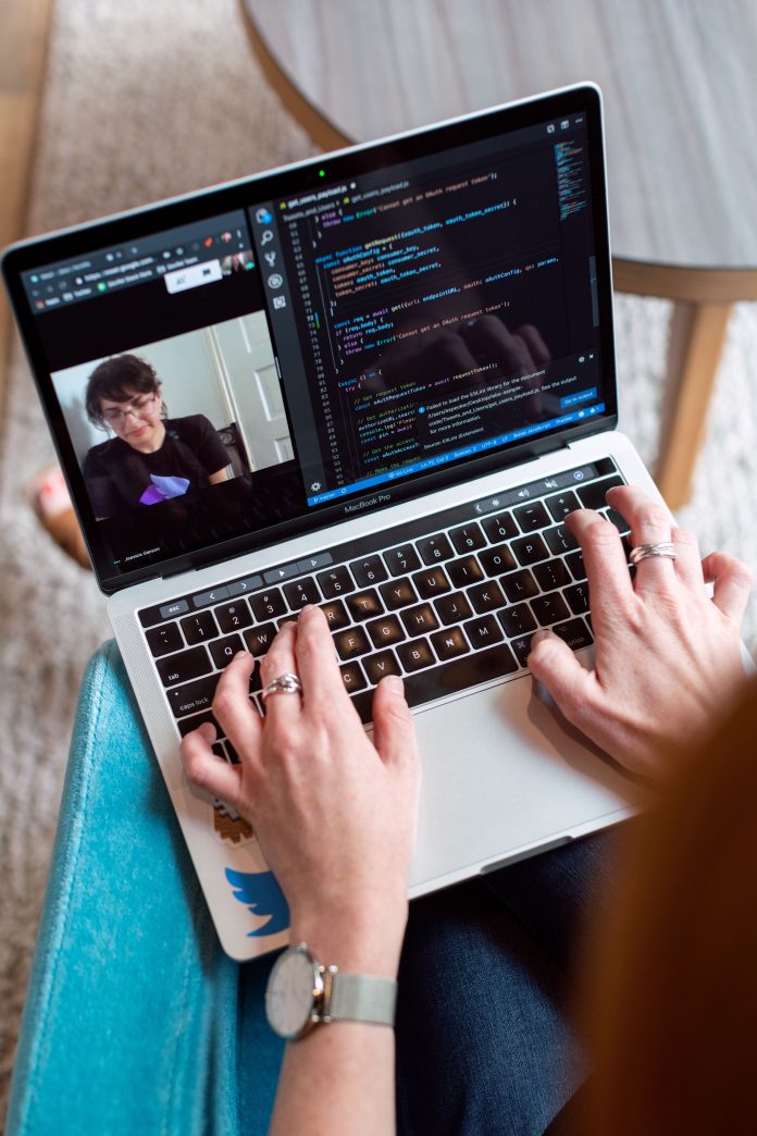 pexels-thisisengineering-3861964 Coding: programmare non è più solo per gli esperti IT