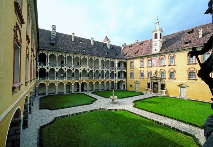 Il Museo Hofburg di Bressanone sceglie Panasonic per la videosorveglianza Il Museo Hofburg di Bressanone sceglie Panasonic per la videosorveglianza