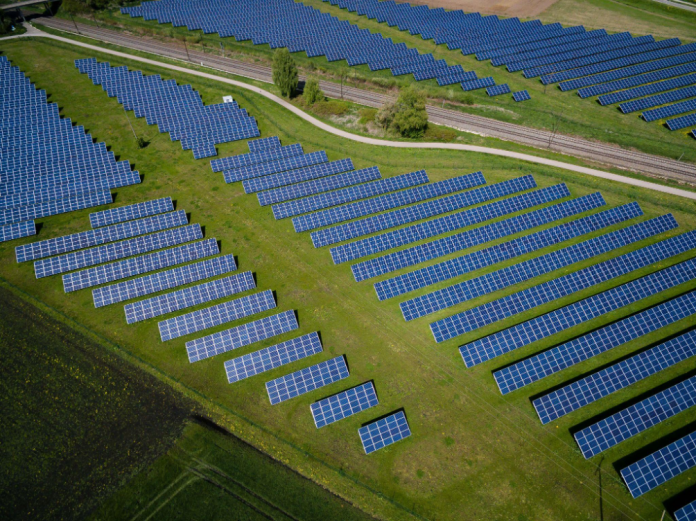 L’uso dell’energia solare come fonte rinnovabile nel mondo L’uso dell’energia solare come fonte rinnovabile nel mondo