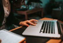 La “vita ibrida” in Europa viene preferita alla presenza in ufficio vita ibrida