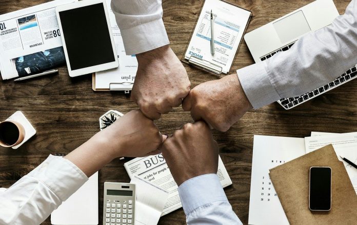 teamwork-g9c409c4f9_1280 Welcome pack aziendale: