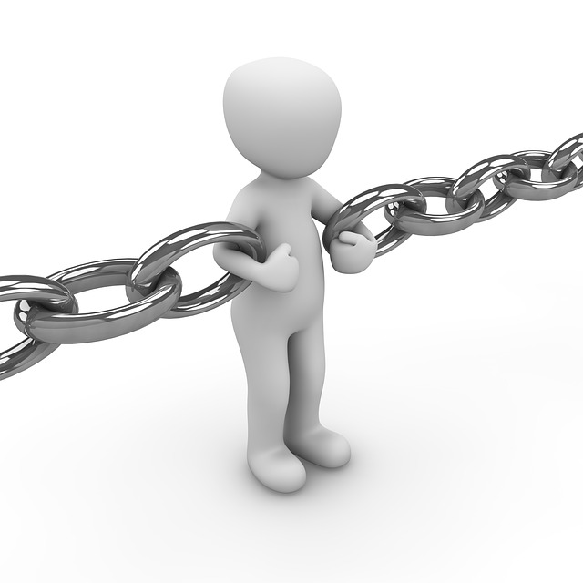 chain-g258bc561c_640 uomo