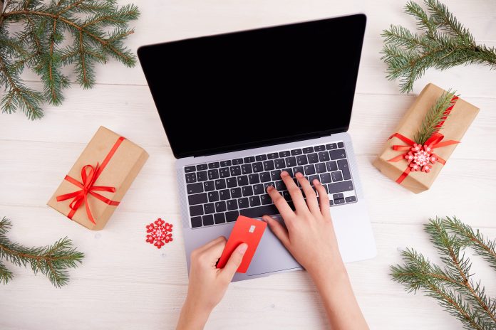 Christmas-shopping-online-1084795 stagione natalizia