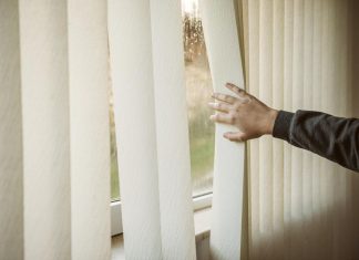 Come arredare una casa con lo stile moderno delle tende a rullo