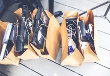 Acquirenti fedeli ai rivenditori che offrono resi gratuiti