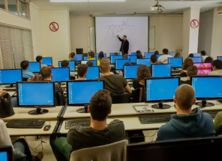 IA: Quante aziende italiane favoriscono l’alfabetizzazione dei dipendenti?