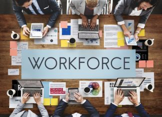 4 Megatrend che caratterizzano il mondo del lavoro oggi concetto-di-forza-lavoro-con-persone-su-dispositivi-digitali