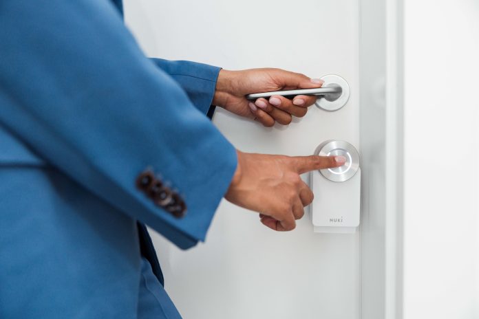 Smart Lock (4th Generation)_Lifestyle_13 Smart Lock (4th Generation)_Lifestyle_13