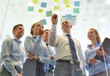 team-work-lavoro-di-squadra-post-it-agile-e1553879592239