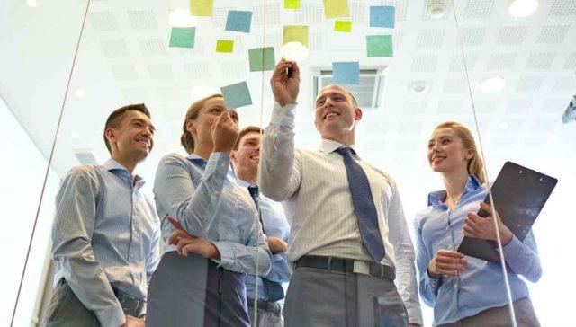 team-work-lavoro-di-squadra-post-it-agile-e1553879592239