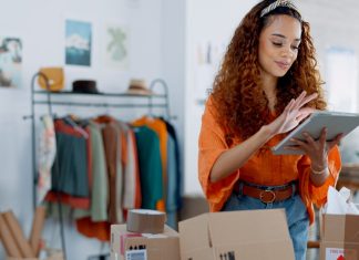 Tablet,,Logistics,And,Fashion,Manager,With,A,Checklist,In,Retail