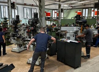 STARTech di TESYA: 18 giovani studenti assunti come tecnici STARTech Ragazzi a lavoro 1