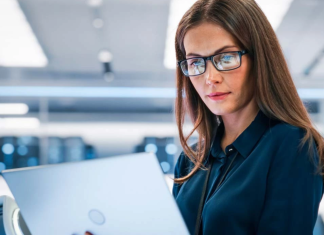 STEM: Solo 14 donne su 1000 scelgono indirizzi scientifici e tecnologici women