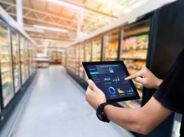 Smart,Retail,Management,System.worker,Hands,Holding,Tablet,On,Blurred,Supermartket - negozi