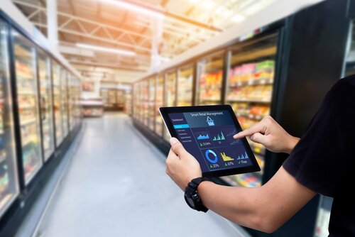 Smart,Retail,Management,System.worker,Hands,Holding,Tablet,On,Blurred,Supermartket