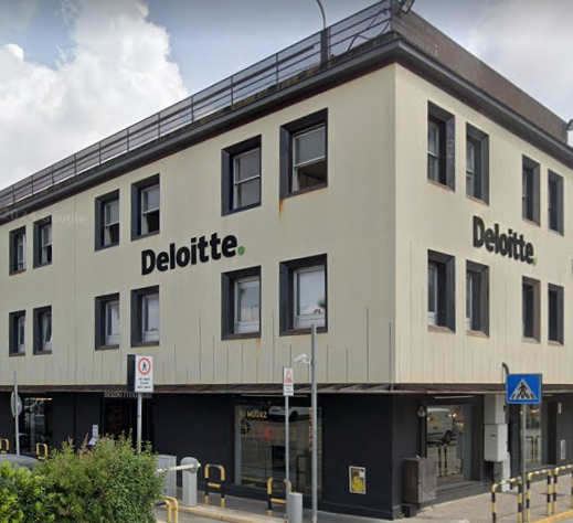 La sede di Napoli di Deloitte all'Aeroporto di Capodichino La sede di Napoli di Deloitte all'Aeroporto di Capodichino