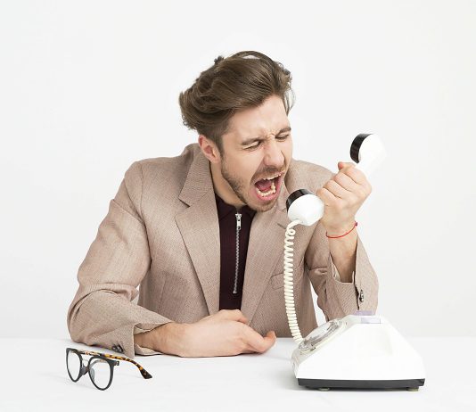 Telemarketing aggressivo: 100mila firme contro i contratti via telefono telemarketing-aggressivo