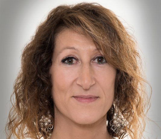 Andare oltre il titolo: la nuova frontiera della comunicazione nell’era delle risposte generate dall’AI titolo chiara possenti